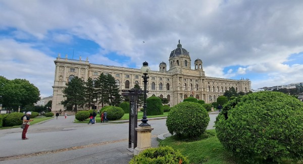  2024. június 4., Ausztria, Mária Terézia tér 